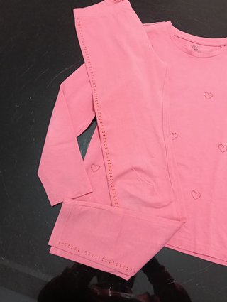 Conjunto de niña OVS con corazones