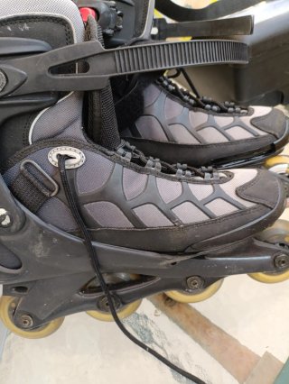Patines en línea negros y grises talla 45