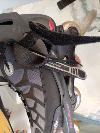 Patines en línea negros y grises talla 45