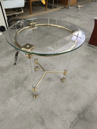 Mesa auxiliar acrílico y cristal