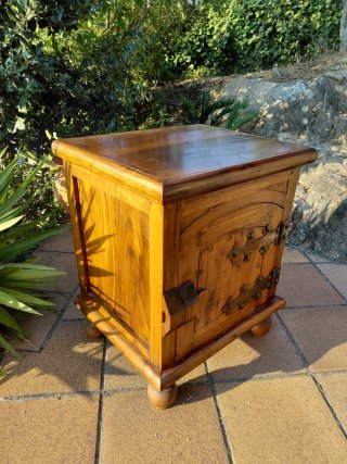 Mueble de madera estilo rústico