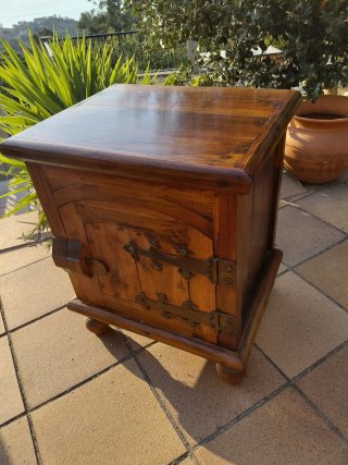 Mueble de madera estilo rústico