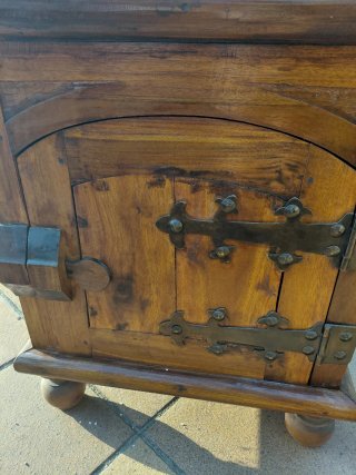 Mueble de madera estilo rústico