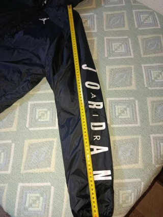Chaqueta Jordan Negra con Capucha Talla Junior