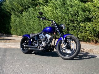 Moto Cruiser Azul y Negra