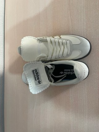 Adidas Samba Blancas con Detalles Dorados