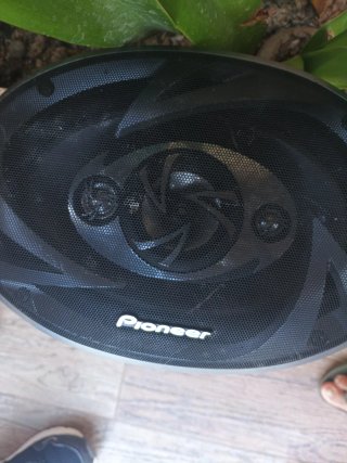 Altavoces Pioneer para quedarse sordo de  380 v
