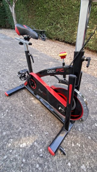 Bicicleta Spinning GetFit Negra y Roja
