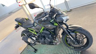 Kawasaki Z900 Negra y Verde