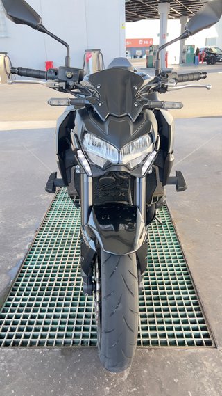 Kawasaki Z900 Negra y Verde