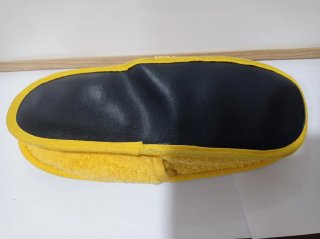 Zapatillas de viaje amarillas