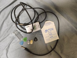 2 Guitarras: Eléctrica y Electroacústica