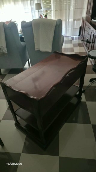 Mueble auxiliar madera estilo clásico, con ruedas.