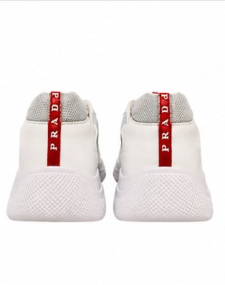 Zapatillas blancas con detalles plateados + bolsa