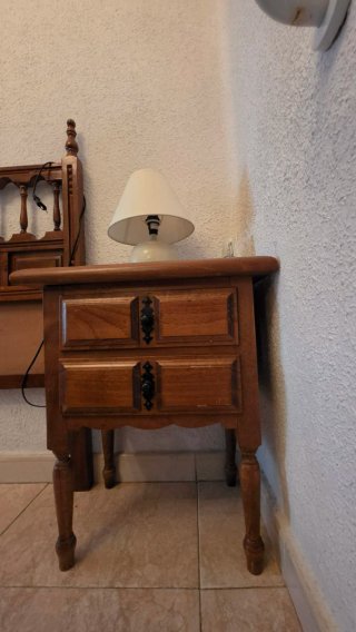 Cabecero y mesillas madera estilo castellano