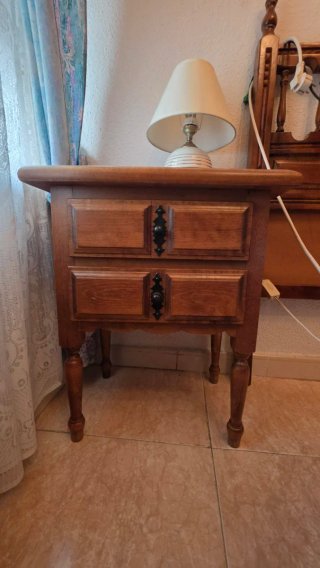 Cabecero y mesillas madera estilo castellano