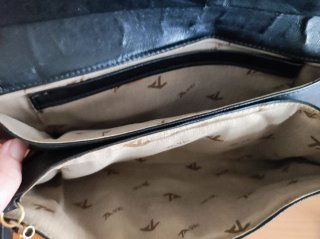 Bolso de mano y hombro negro