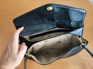 Bolso de mano y hombro negro