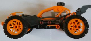 Coche de juguete de construcción naranja
