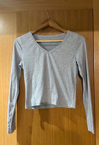 Camiseta top gris manga larga