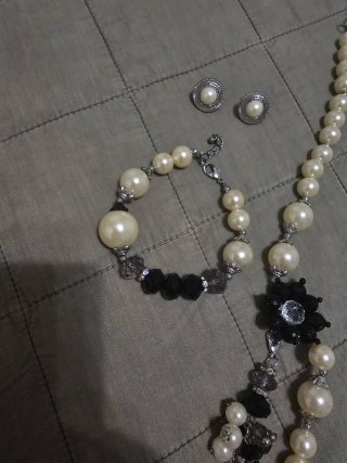 Conjunto Collar, Pulsera y Pendientes Perlas
