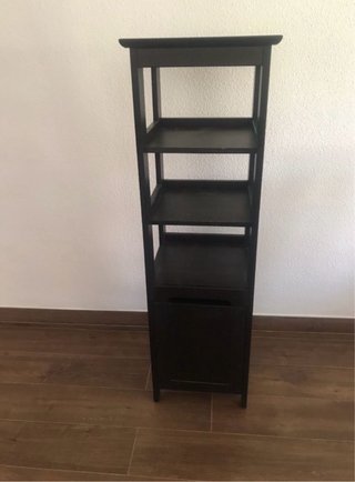 Estantería de madera negra