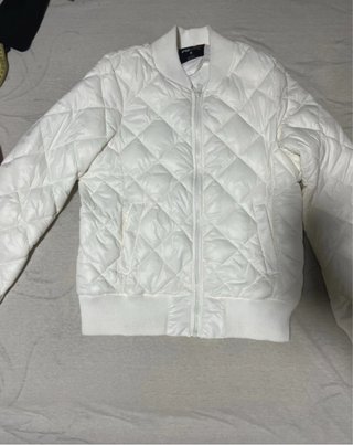 Chaqueta acolchada bomber blanca