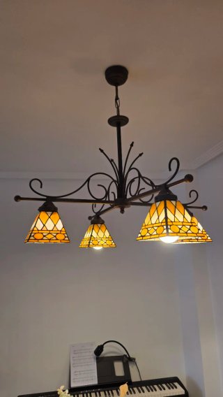 Conjunto de lámparas de techo estilo Tiffany.
