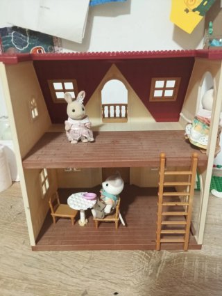 Casa Sylvanian Families con 3 muñecos