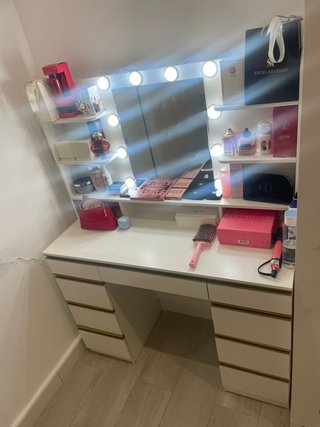 Tocador con luces LED
