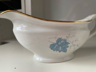 Tetera y salsera porcelana vintage hojas