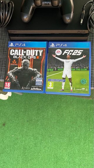 PS4 (PlayStation 4) con 2 mandos y juegos