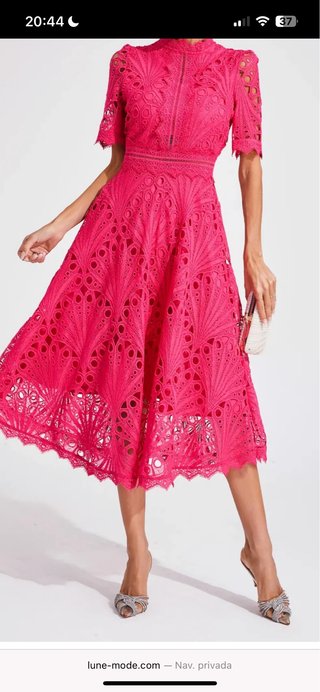 Vestido midi encaje fucsia elegante