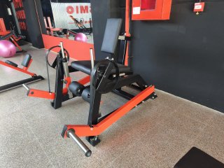 Máquina de extensión de piernas GYM FACTORY D6
