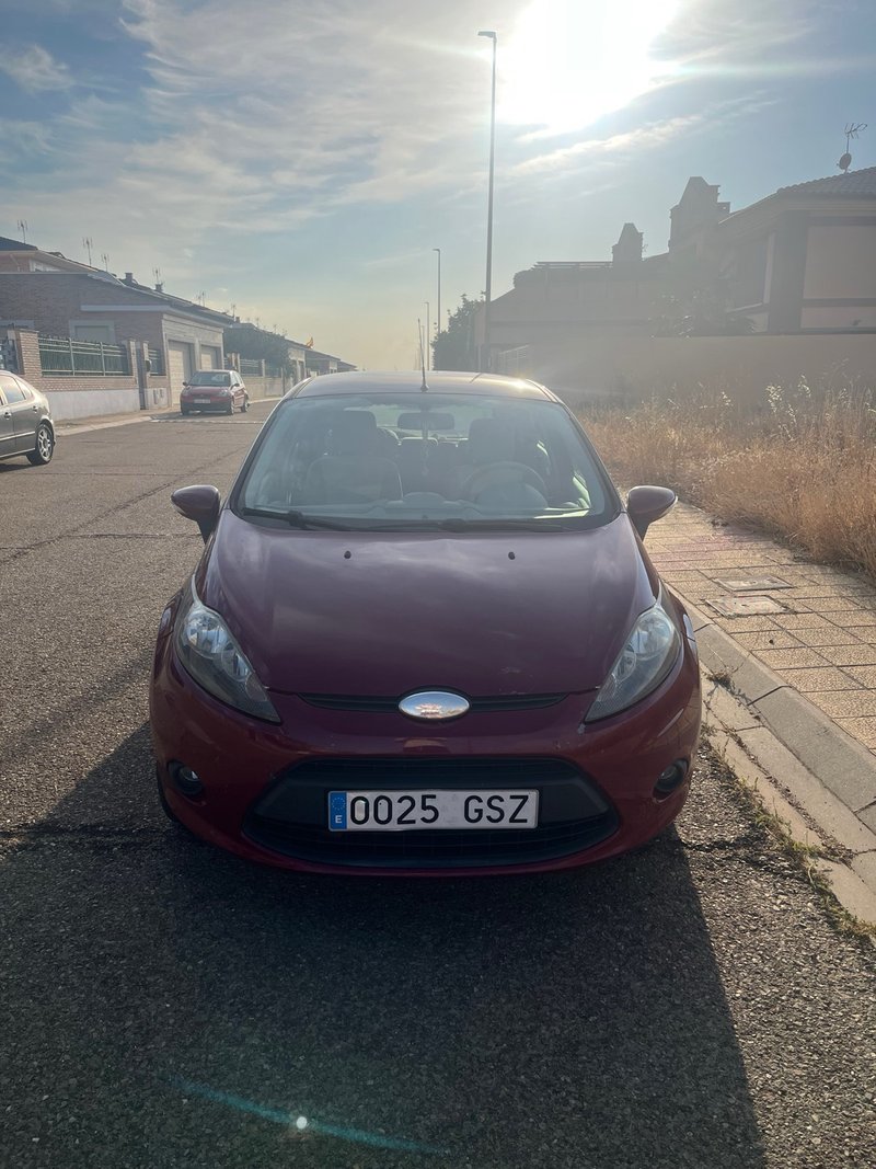 Ford Fiesta 2010 - foto 1