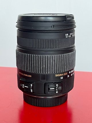 Sigma 18-50mm f/2.8-4.5 DC OS HSM Lente
