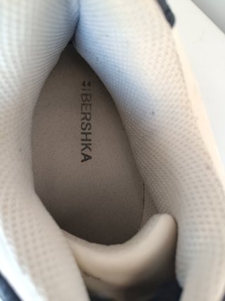 Zapatillas Bershka Talla 44 Negras y Blancas
