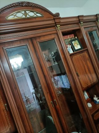 Mueble de salón con vitrinas