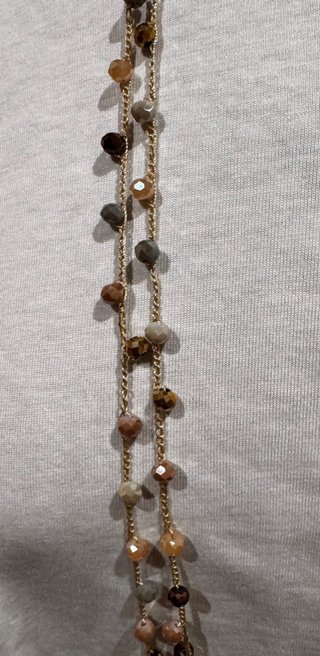 Collar mil vueltas tonos neutros