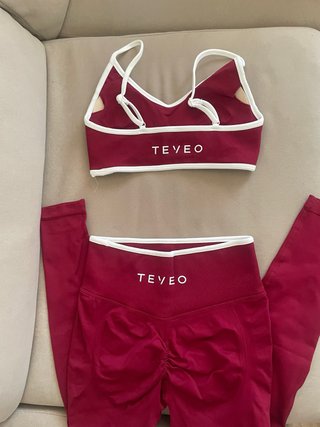 Conjunto deportivo TEVEO rojo