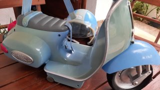 Moto Vespa Baby Born Azul con Mando