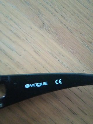 Gafas de sol Vogue negras y moradas