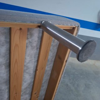 Base de cama tapizada gris