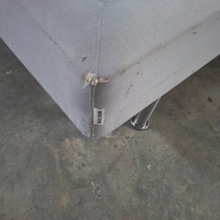 Base de cama tapizada gris