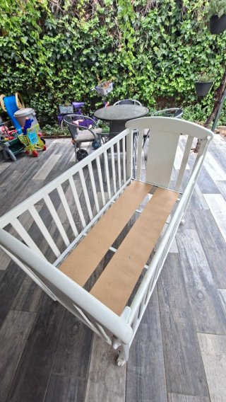 Cuna blanca para bebé
