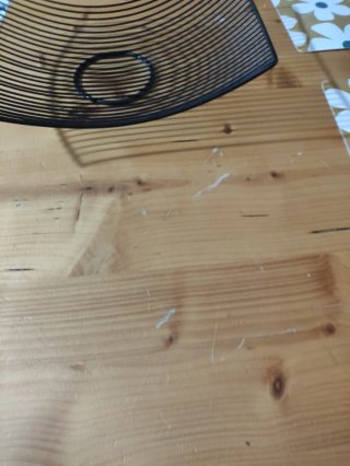 Mesa de madera con 4 sillas