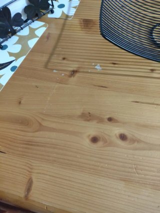 Mesa de madera con 4 sillas