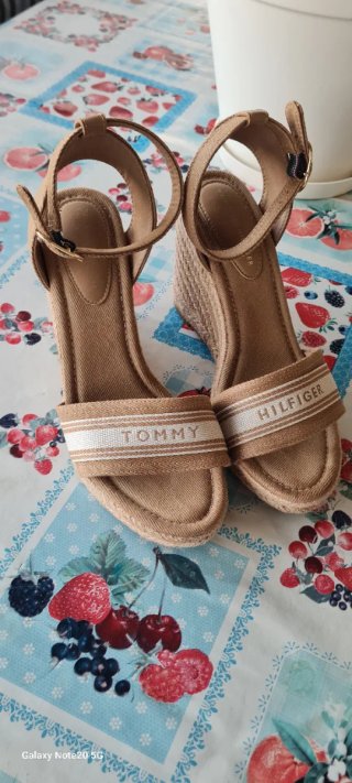 Sandalias cuña Tommy Hilfiger beige