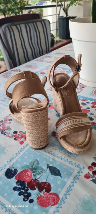 Sandalias cuña Tommy Hilfiger beige