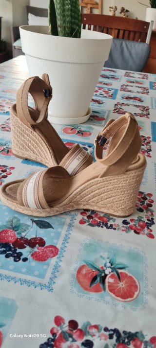 Sandalias cuña Tommy Hilfiger beige
